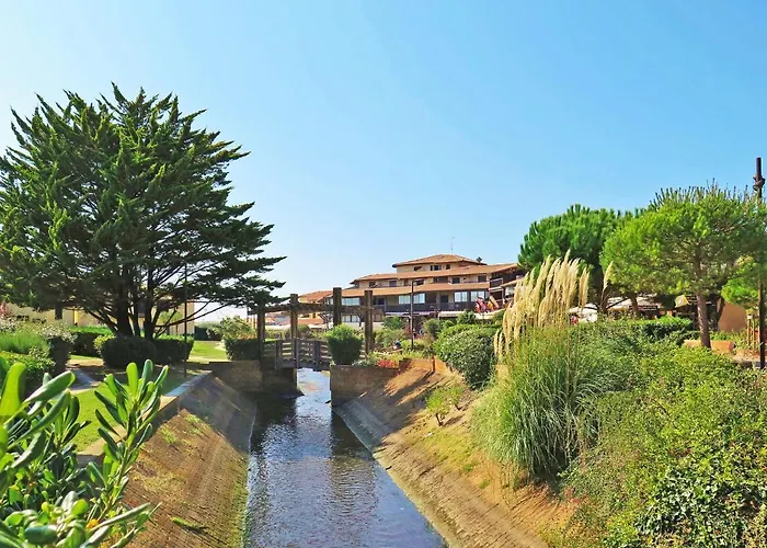 Les Baines By Interhome فيو بوكو لي بي